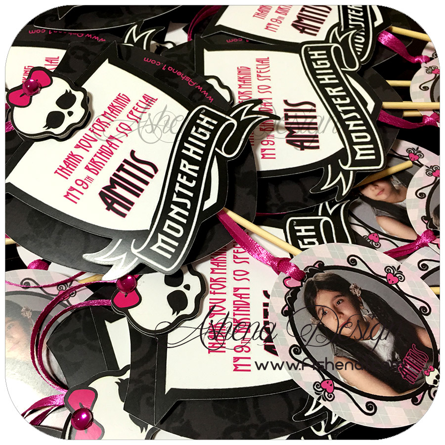 کارت  تشکر (دعوت) چوبدار با طرح تم مانستر های(monster high)